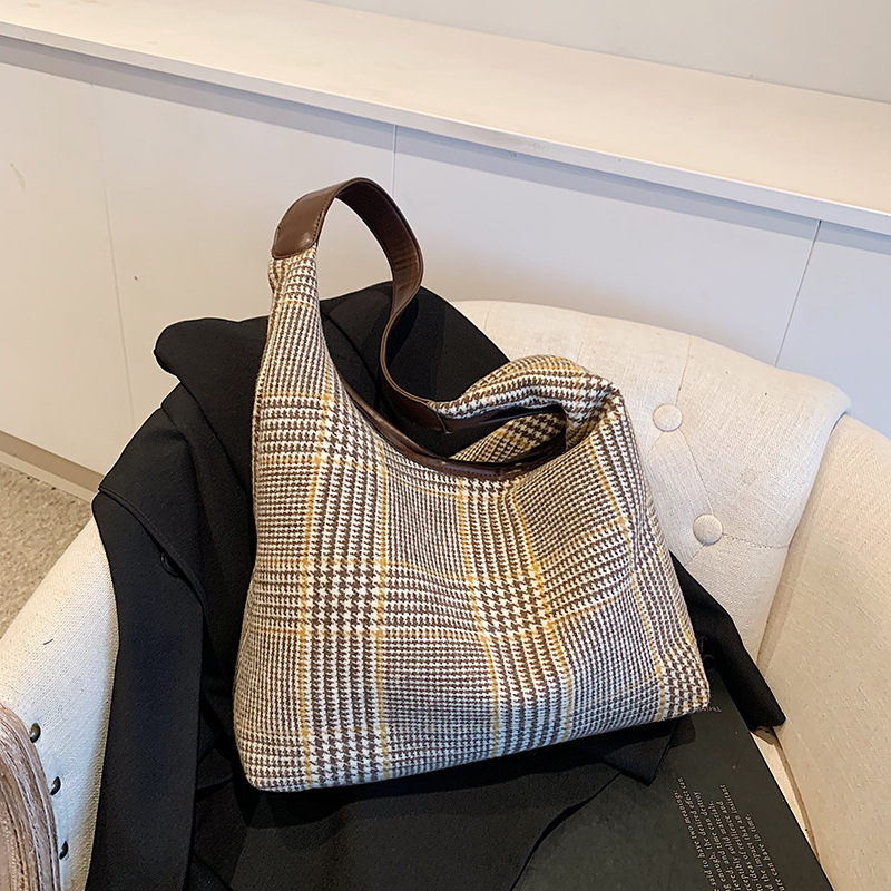 Large-capacity bag, versatile for women's casual wear, 2024 new casual single-shoulder checkered shopping bag, commuting tote bag for work Specification drawing
