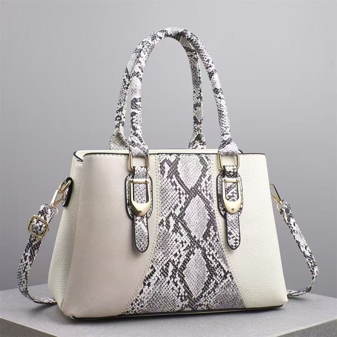 The 2025 crossbody bag is a stylish lady's bag and a middle-aged mother's bag. It's a bestseller and a new summer fashion handbag that goes well with one shoulder details Picture