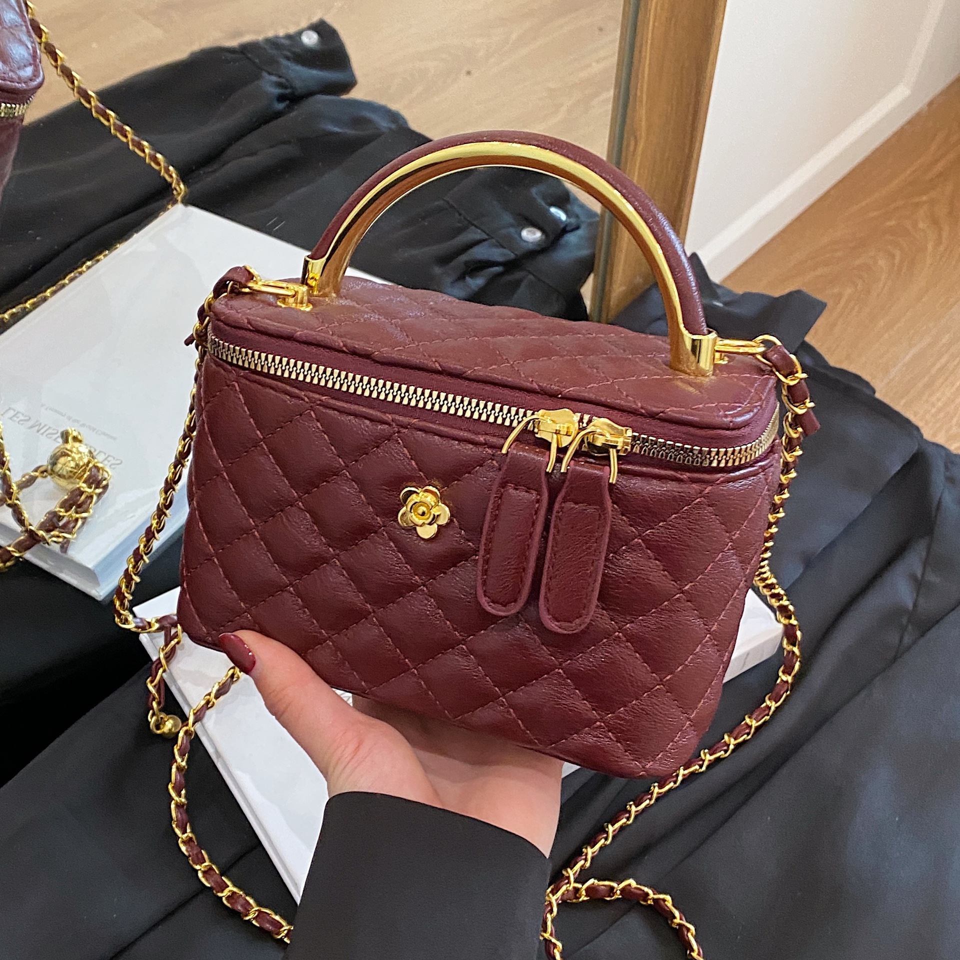 Chanel high-end chain crossbody bag for women 2025 new diamond-shaped versatile and elegant box bag, fashionable single-shoulder bag full figure
