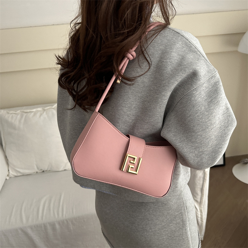Textured and fashionable handbag, trendy crescent bag, 2025 new style, solid color, French style, belt buckle crossbody bag details Picture