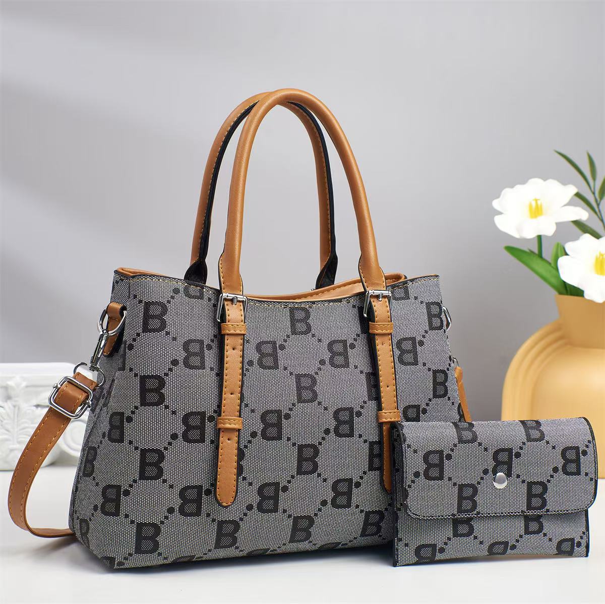 New fashionable and casual women's handbag, single-shoulder crossbody bag, tote bag, large capacity, high appearance level, high-end printing Application Scenario