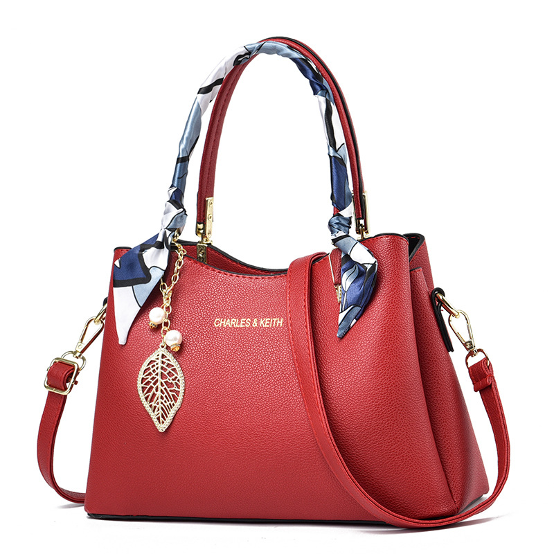 A new 2023 casual women's handbag, a simple, large-capacity, fashionable and trendy soft leather single-shoulder bag full figure