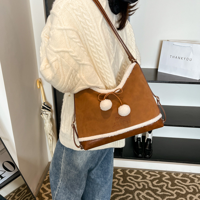 Fashionable and casual tote bag for women, 2024 new style, retro and trendy, large-capacity single-shoulder bag, high-end quality crossbody bag Application Scenario