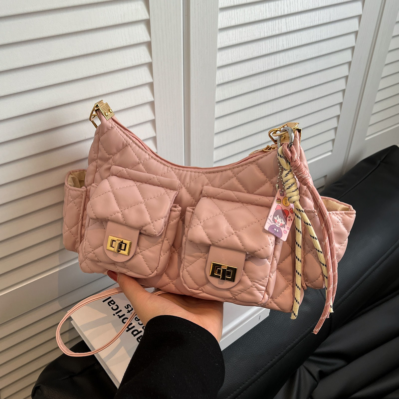 A niche high-end multi-pocket diamond-shaped underarm bag for women, a new 2025 fashionable chain chanel-style single-shoulder crossbody bag full figure