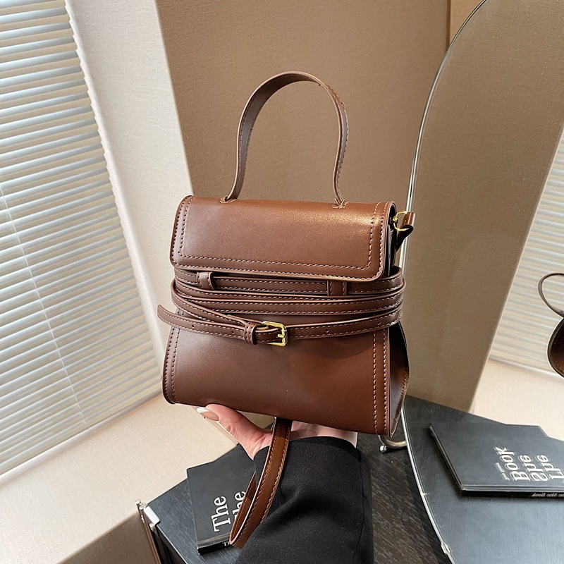 A fashionable and casual briefcase for women in 2025, a trendy and versatile Korean style single-shoulder bag with a sense of high-end simplicity details Picture