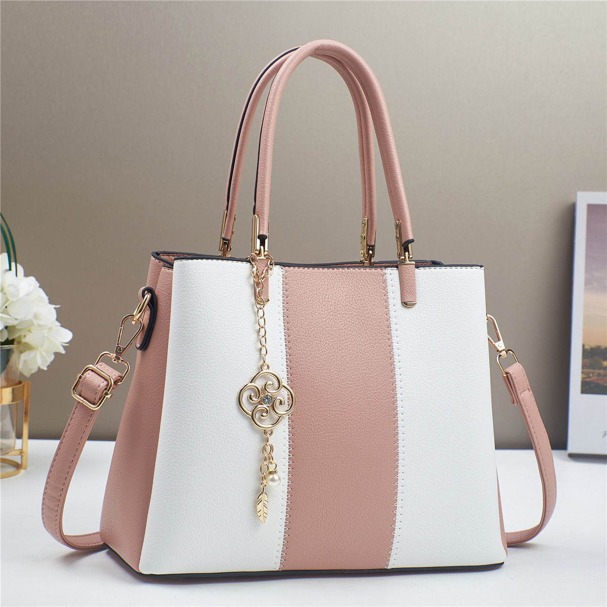 New Spring/Summer 2024 crossbody bag for women, large-capacity handbag, middle-aged mom bag, color-blocking commuter women's bag full figure