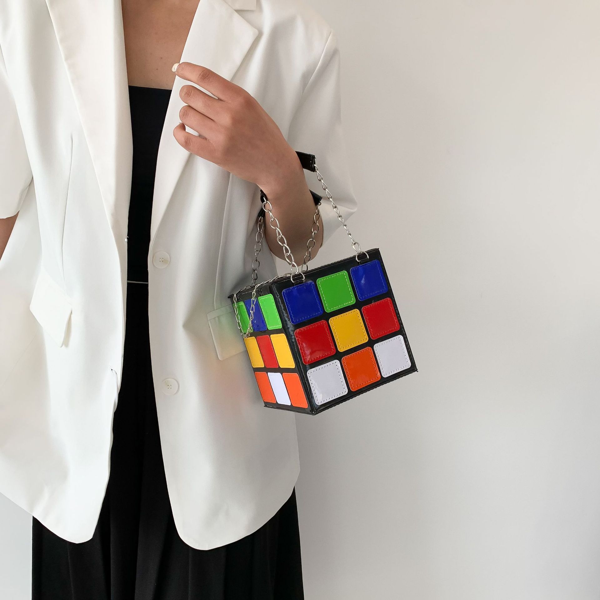 Cross-border personalized creative women's 2023 new style color-blocking fashionable and cute Rubik-shaped chain hand-held crossbody bag Specification drawing