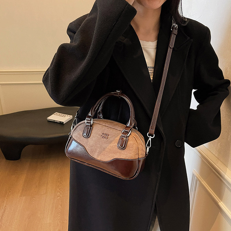 High-end quality underarm small bag for women, 2024 new trendy and fashionable color contrast hand-held pillow bag, retro crossbody bag Application Scenario