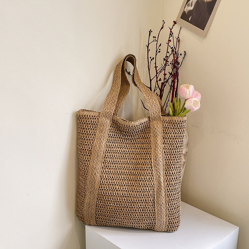 Korean-style fashionable beach vacation woven bag 2025 new trendy ins straw woven bag casual commuting single-shoulder bag full figure