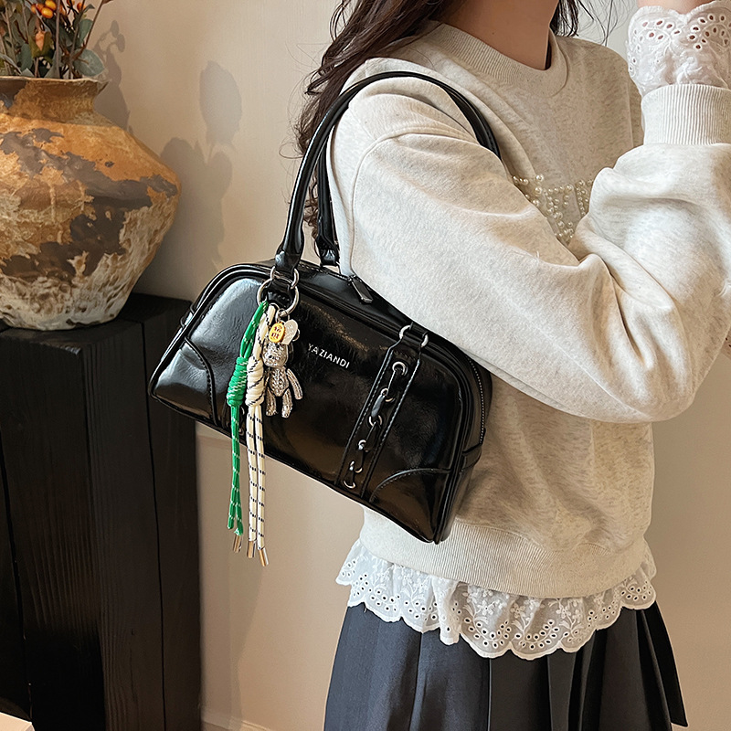 High-end handbag for women 2025 new bestsellers, fashionable pillow bag, large-capacity commuting single-shoulder armpit bag details Picture