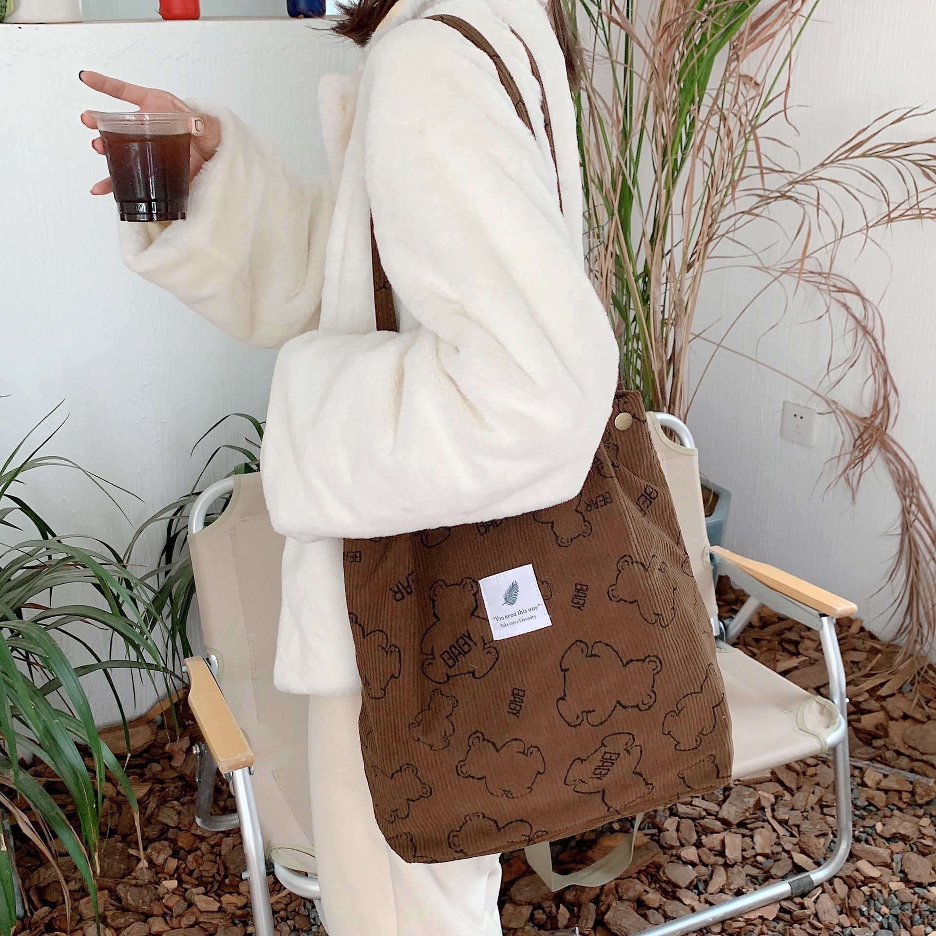 012174 Autumn Cartoon single-shoulder bag, new Japanese bear corduroy student class bag, cute canvas bag details Picture