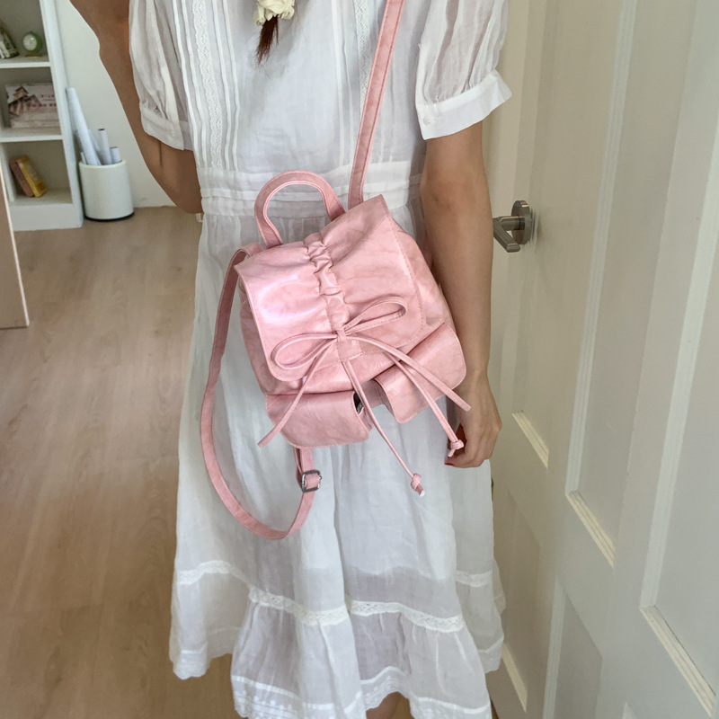 This is a new Korean-style, ladylike, niche backpack for women in 2025. It is a fashionable handbag with a high-end feel and a casual small backpack Application Scenario
