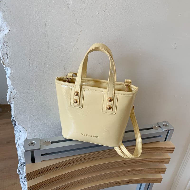 2025 New fashion bag for women: Simple and versatile, trendy bucket bag, niche and high-end, single-shoulder hand-carry crossbody bag full figure