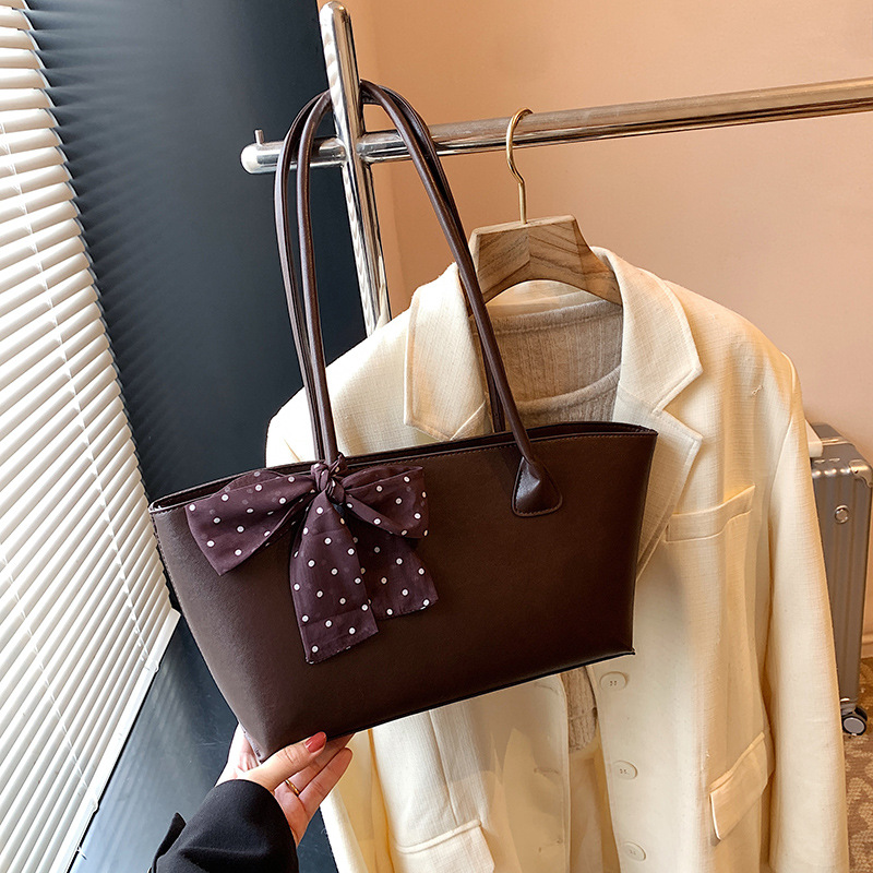 High-end vintage small bag for women, 2025 new style casual and versatile single-shoulder underarm bag, hand-held tote bucket bag Application Scenario