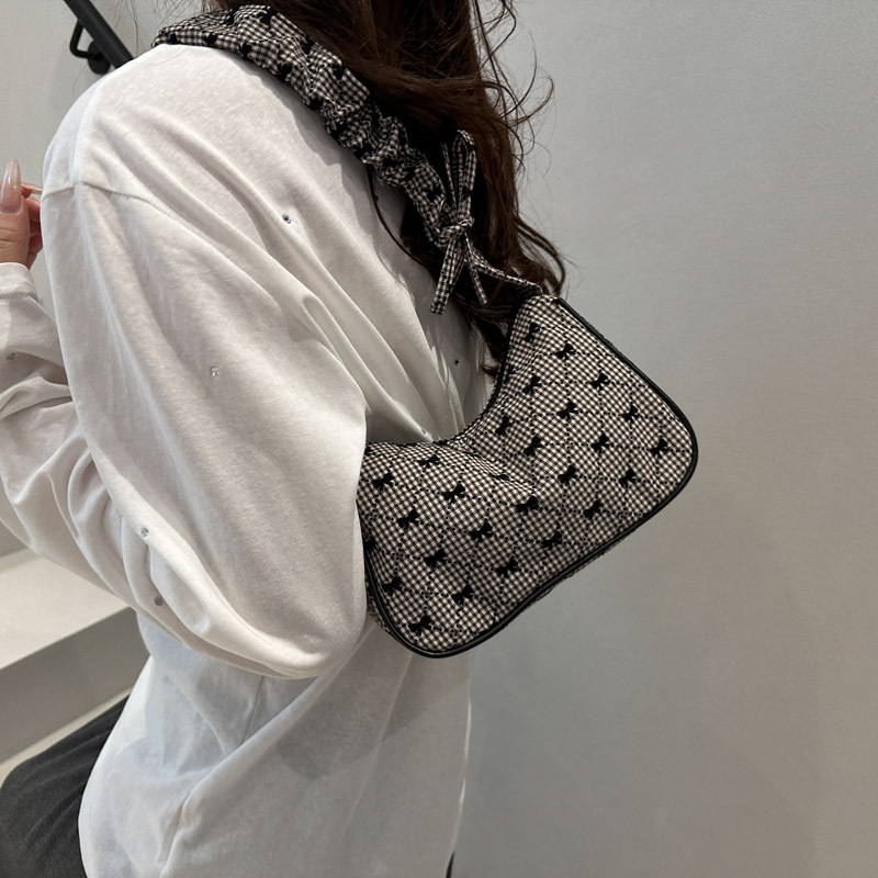 New women's velvet compact and ladylike pleated handbag, bow Korean-style small bag, zipper bag details Picture