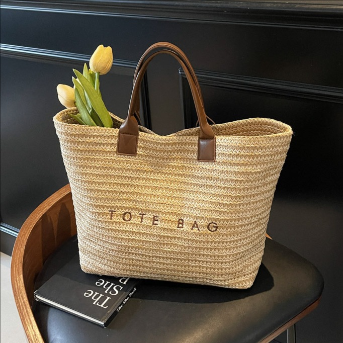 2025 New summer seaside vacation, beach travel, large-capacity tote bag for women, trendy straw woven handbag full figure