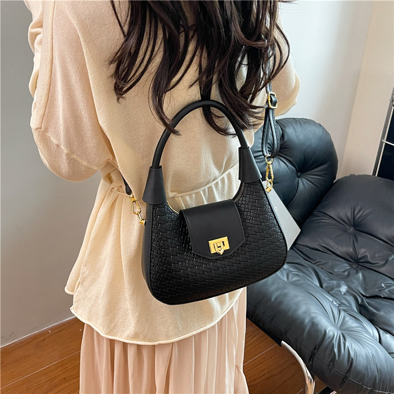 Spring 2025 new French quality single-shoulder crossbody women's bag, fashionable hand-held women's shoulder bag, chain crossbody bag details Picture