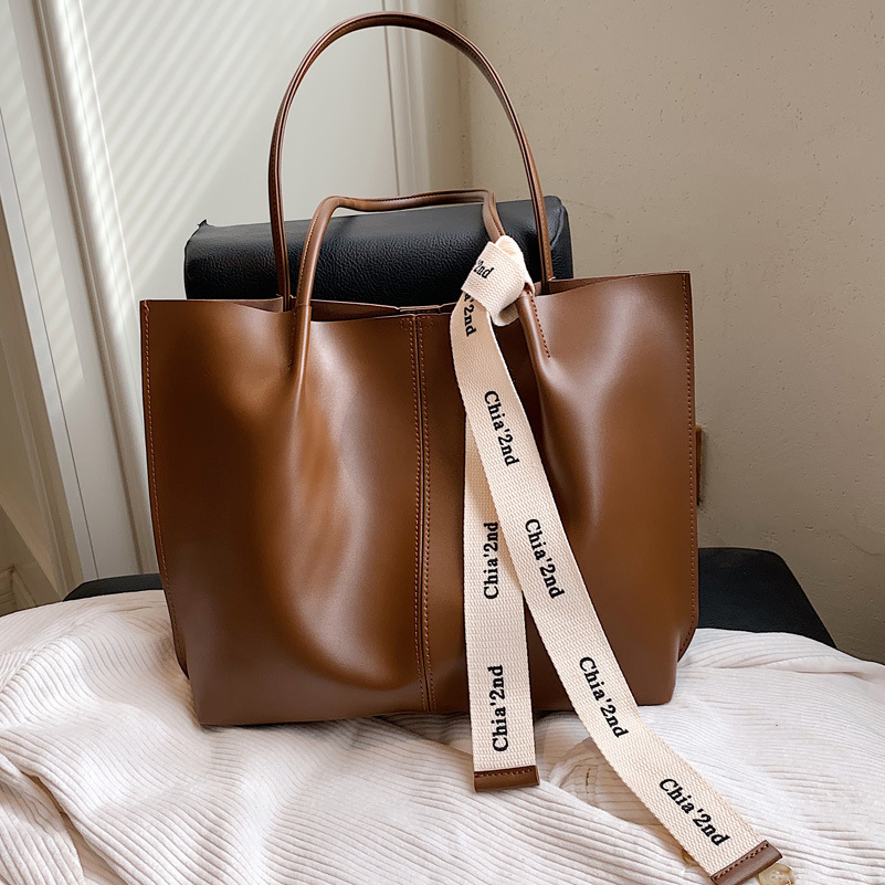 Retro texture bag for women, Spring 2025 new style fashionable ribbon single-shoulder tote bag, large capacity commuter handbag Application Scenario