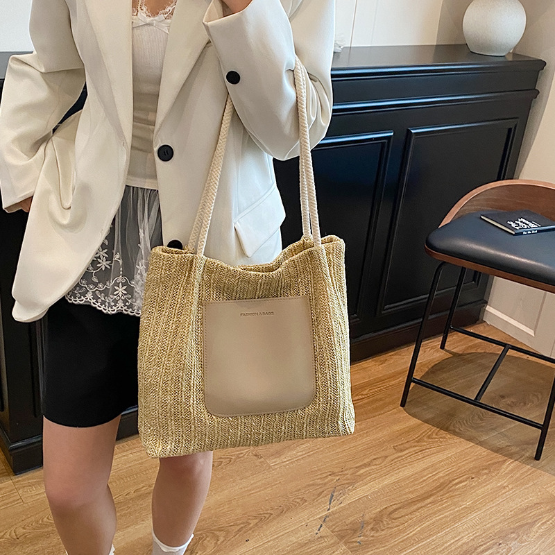 The popular large-capacity woven tote bag for women in the summer of 2025 is a versatile single-shoulder bag and a fashionable commuting bag for work details Picture