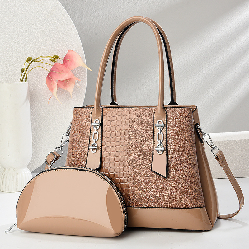 The new style of fashionable and versatile bags in 2022, the elegant large-capacity hand-held shoulder bag for women, has become a huge hit in foreign trade full figure