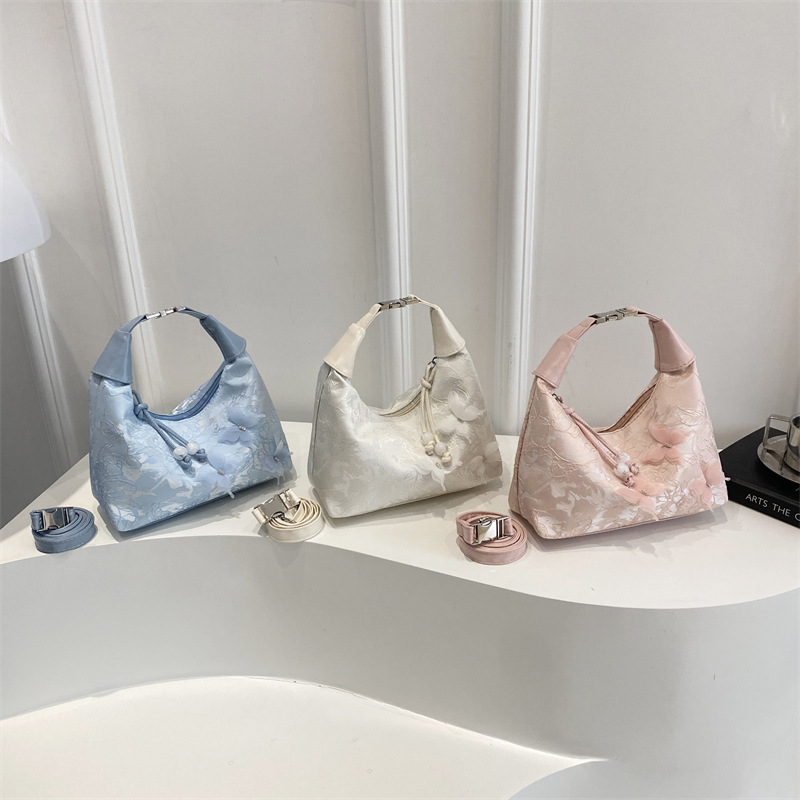 New Chinese-style women's bag 2025 new Trend fashion handbag, casual single-shoulder crossbody bag Application Scenario