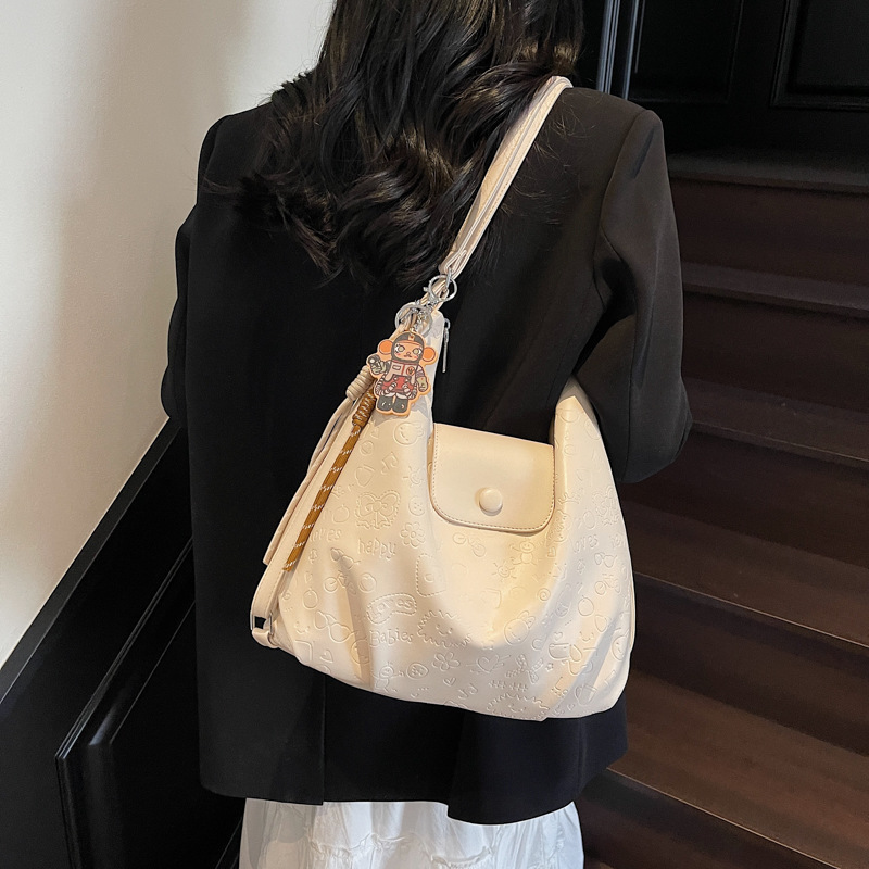 High-end retro large-capacity bag for women 2025 new style, trendy and versatile commuting backpack, single-shoulder tote bag full figure