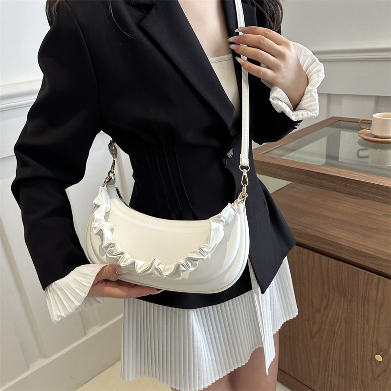 This year, pleated hand-held underarm bags are in fashion. The 2024 new French, niche, high-quality and versatile crossbody bag for women details Picture