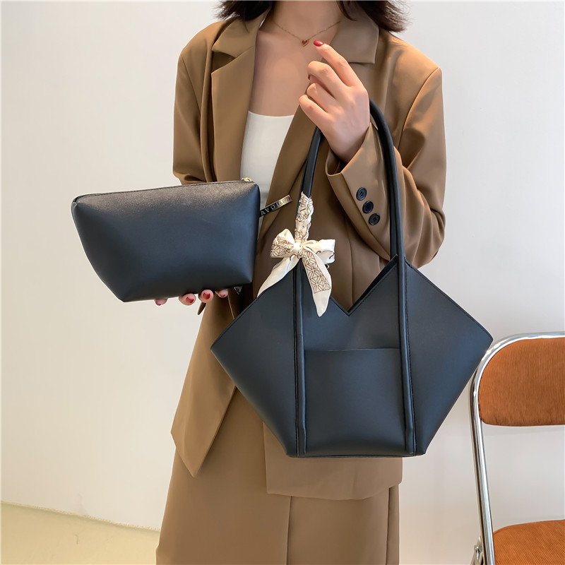 A niche design bow hand-held small bag for women, Spring 2025 new large-capacity single-shoulder bag, trendy underarm pouch Specification drawing