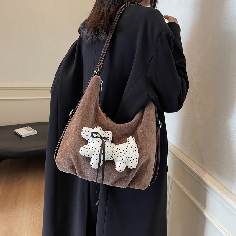 A new 2024 stylish and high-end women's backpack with a single shoulder tote bag for casual commuting Application Scenario