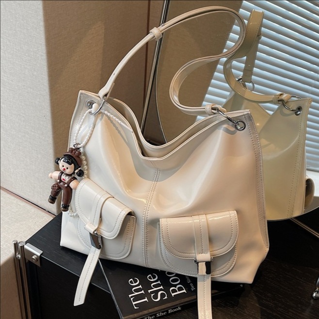 Fashionable and stylish large-capacity tote bag for women 2025 new style, trendy and elegant underarm bag, multi-pocket simple single-shoulder bag full figure