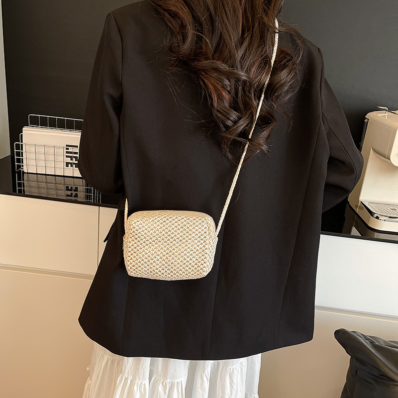 Stylish summer mini hand-woven bag for women 2025 New style fresh country style crossbody straw woven bag small square bag details Picture