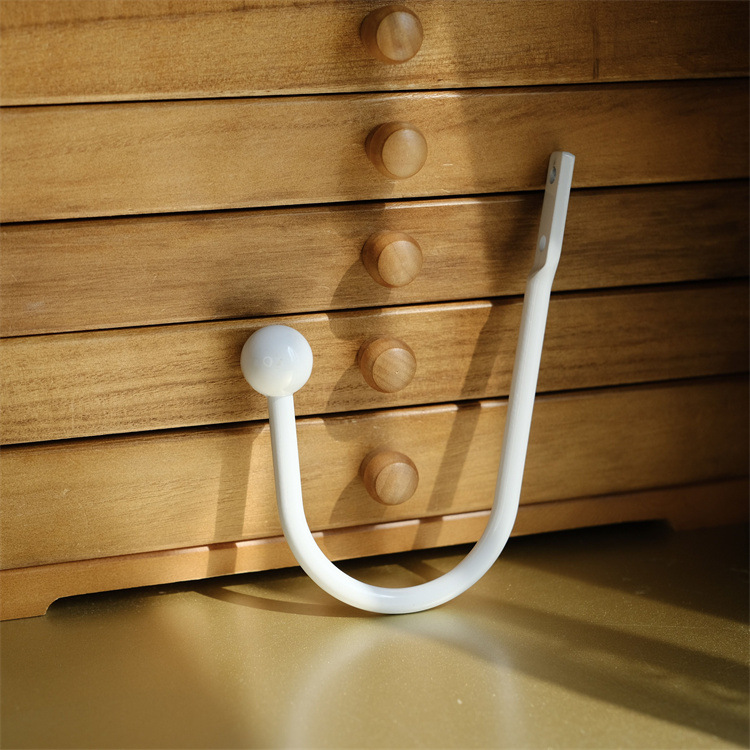 【 Yonghao Hardware 】 Cross-border supply factory direct sales of aluminum alloy one-piece small curved hook round ball curtain hooks Application Scenario