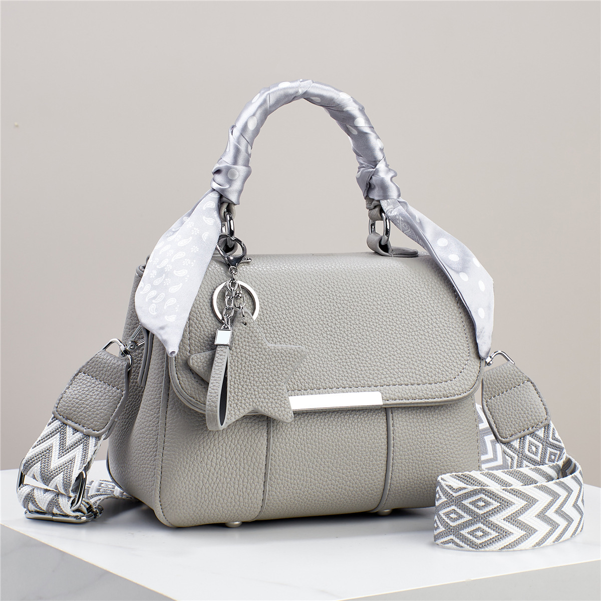 Summer versatile texture 2024 new trendy single-shoulder bag, soft leather crossbody bag, lightweight women's bag, small women's bag, ladies Application Scenario
