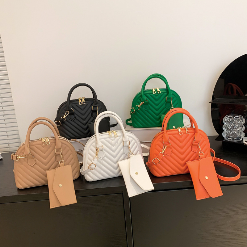 Shell bag for women, candy-colored casual and fashionable diamond-shaped summer new commuter trendy handbag, single-shoulder crossbody bag for women details Picture