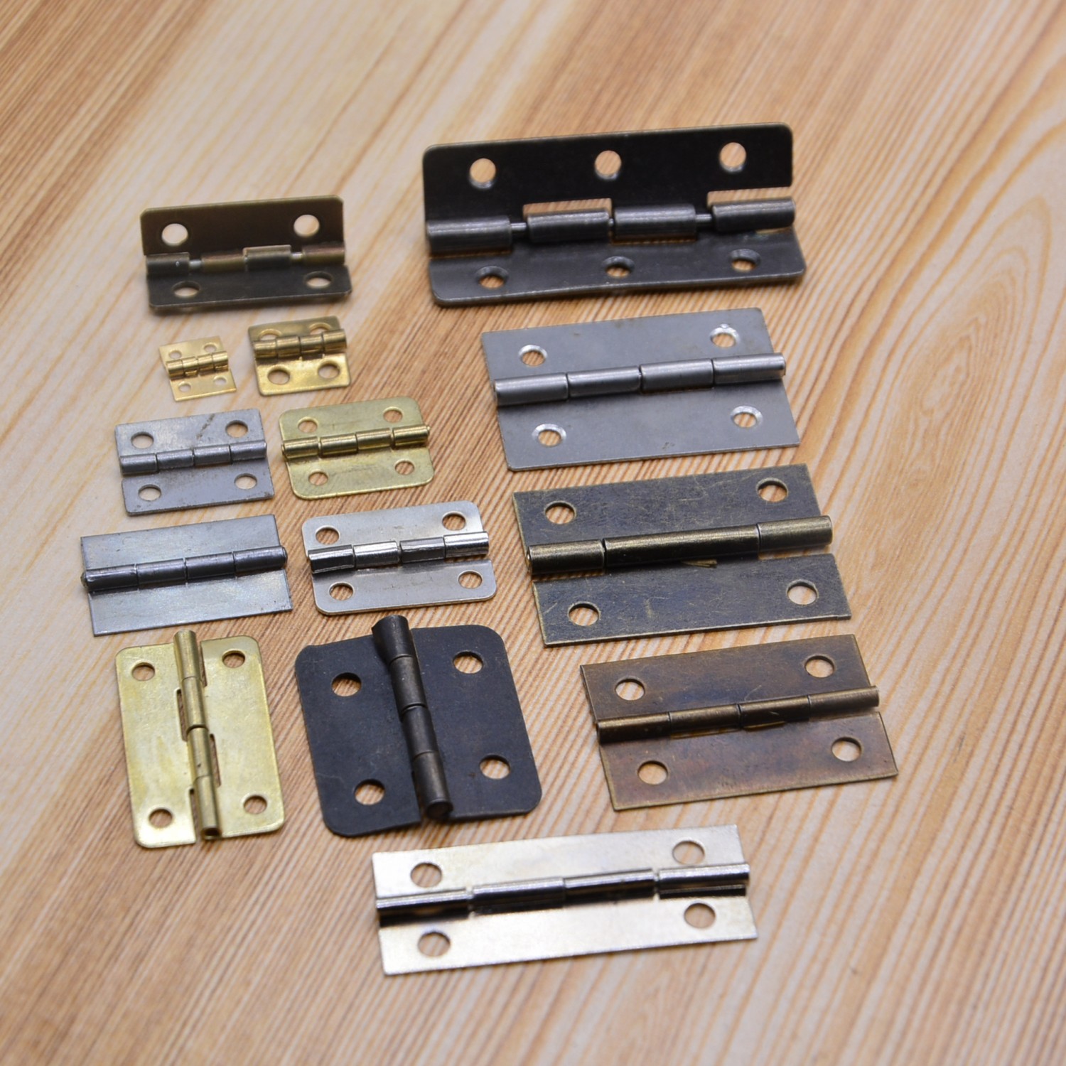 We have small hinge packaging boxes in stock, 1-inch iron electroplated hinges, and various sizes of iron hinges details Picture