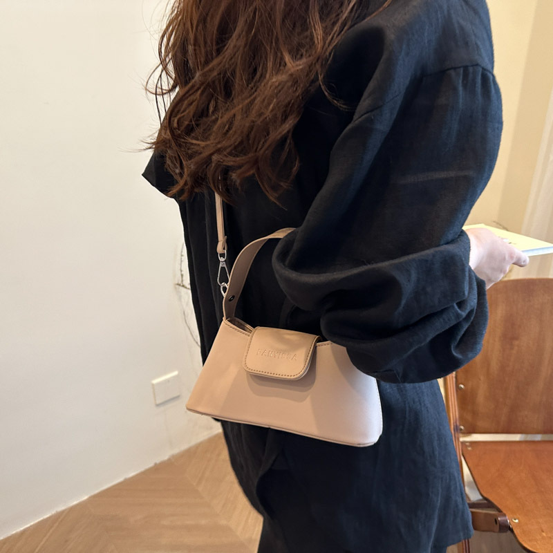 High-end mini handbag for women, 2025 new style, fashionable and stylish single-shoulder bag, simple and casual crossbody bag details Picture