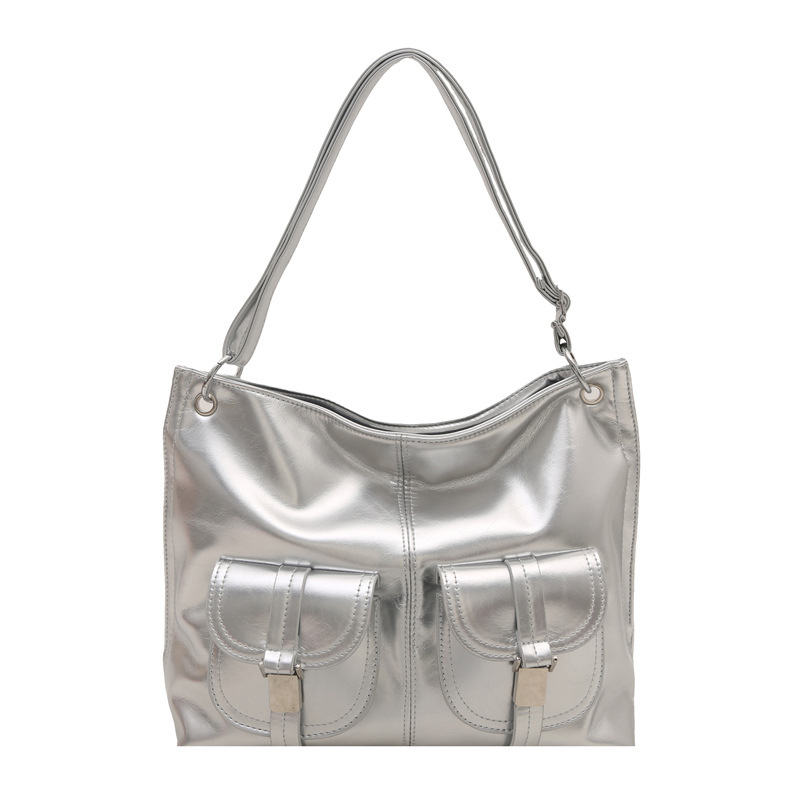 Motorcycle style underarm large bag for women 2025 New fashion oil wax leather tote bag, summer versatile commuting single-shoulder bag Item Picture