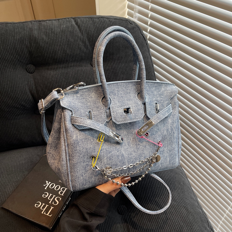 High-end large-capacity bag for women, 2025 new trendy and versatile crossbody bag, popular casual platinum handbag full figure