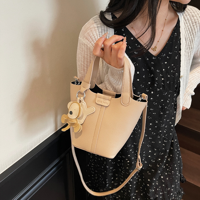 2025 New niche handbags: lychee pattern bucket bag, high-end vegetable basket bag, single-shoulder bag, fashionable crossbody bag details Picture