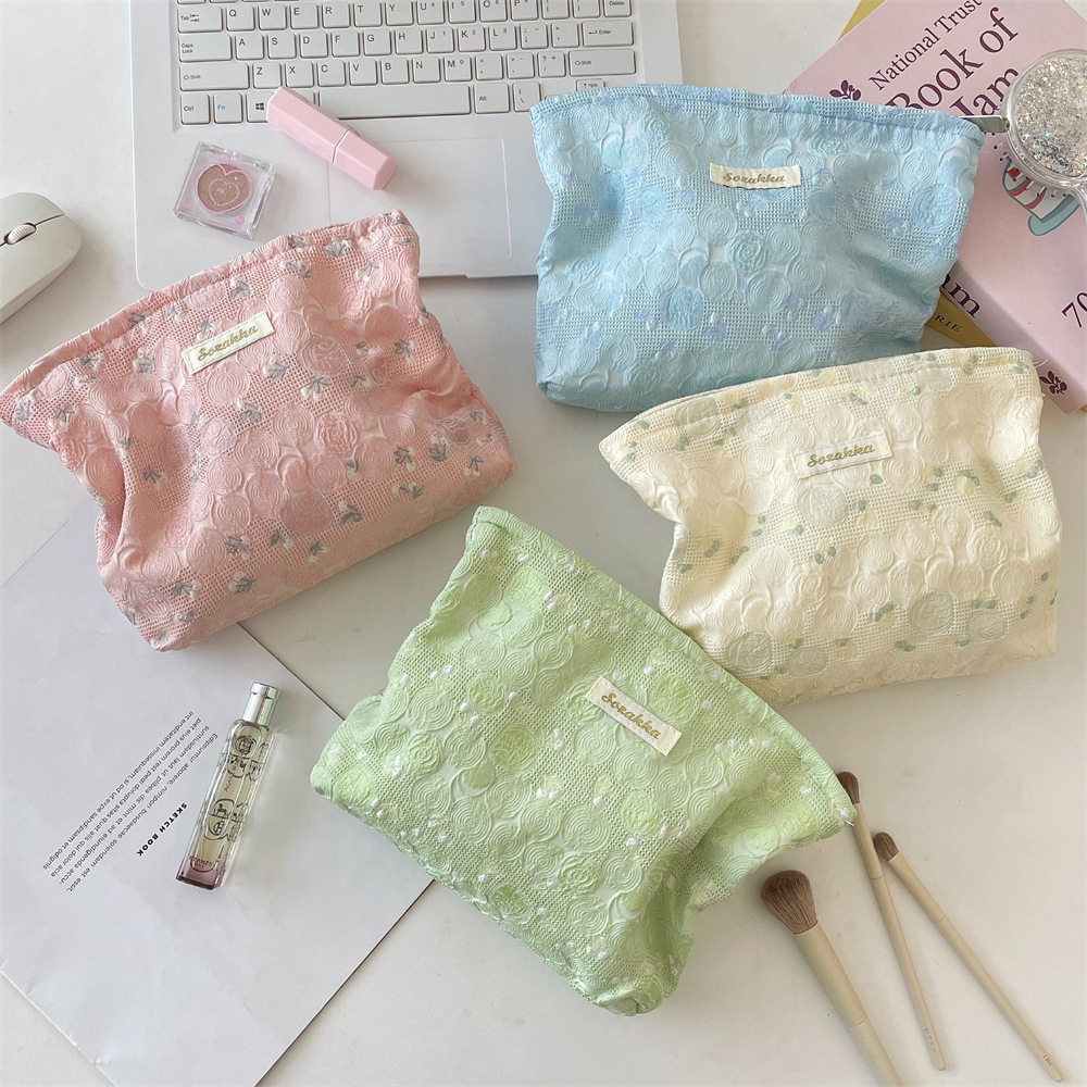 5482 ins Fresh and Delicate Makeup bag, large capacity inner liner, skincare storage bag, jacquard rose toiletry bag full figure