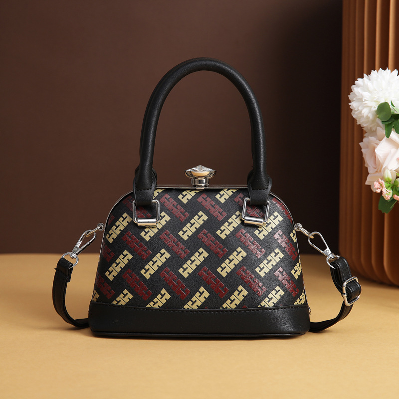 The popular shell-shaped small bag for women in the summer of 2023 features fashionable printed hand-held shoulder bags and versatile crossbody bags Specification drawing