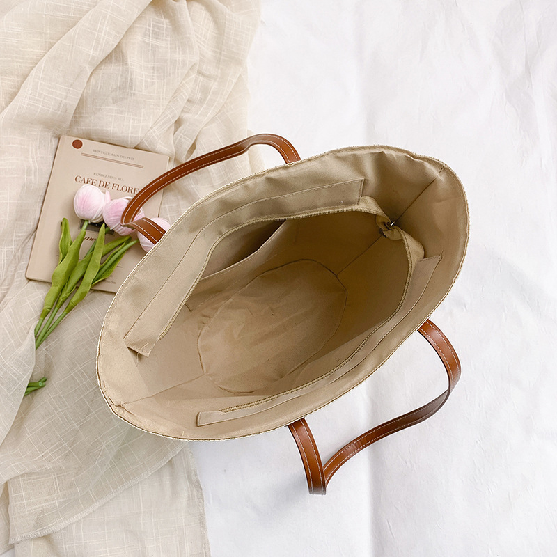 Summer trend hand-held straw woven bag, women's large-capacity woven single-shoulder tote bag, seaside vacation woven vegetable basket bag Application Scenario