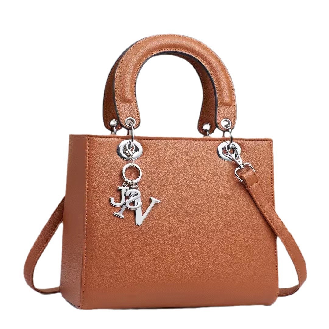 The new Princess Diana handbag is fashionable, versatile for cross-border use, with a high level of appearance and large capacity. It is a high-end single-shoulder crossbody bag Item Picture