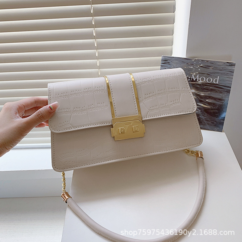 The 2023 new Korean-style casual chain single-shoulder bag for women is fashionable and trendy. It features crocodile pattern underarm bags and a small square bag Application Scenario