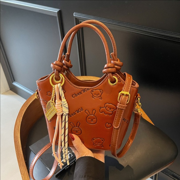 Retro casual hand-held bucket bag for women, new Spring/Summer 2025, simple and high-quality single-shoulder bag, fashionable and stylish crossbody bag full figure