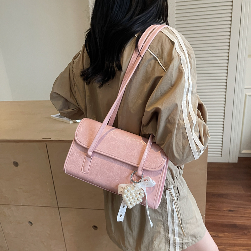 High-end handbag, niche design, underarm bag, 2025 new style, fashionable and versatile, stylish single-shoulder bag, trendy women's bag Application Scenario