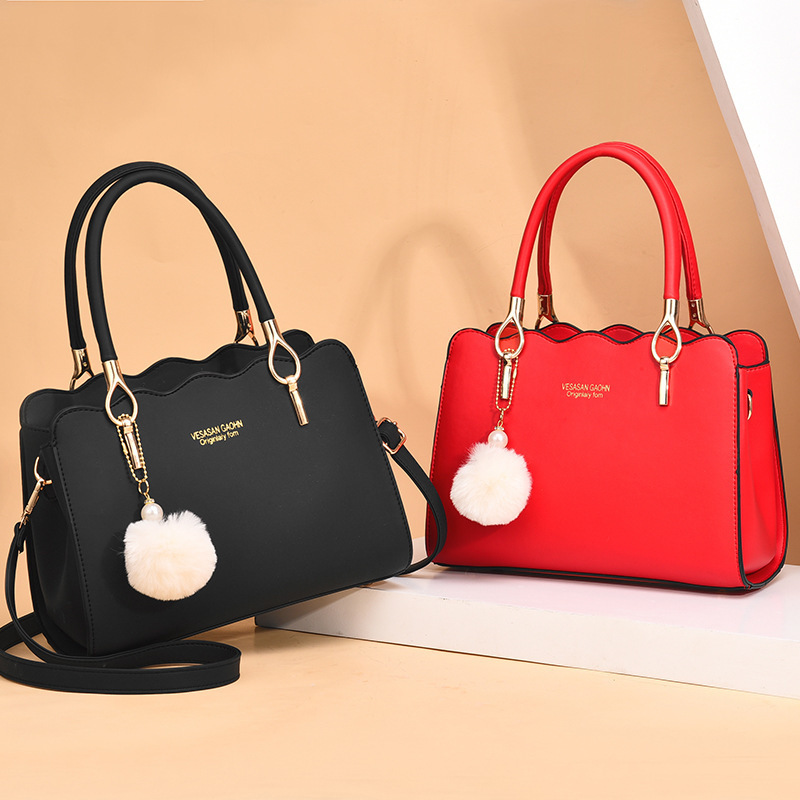 Large-capacity women's handbag, 2022 new trendy and fashionable middle-aged mom bag, single-shoulder crossbody bag for export details Picture