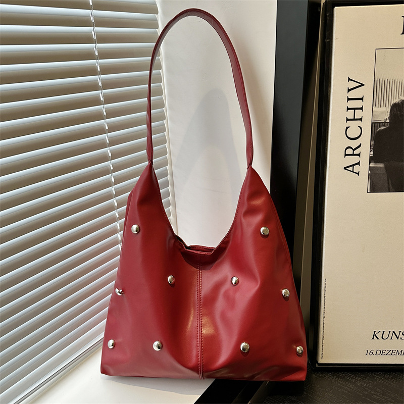 This high-quality large-capacity bag is a new model for women in 2025, featuring a single-shoulder bag for college students' classes and a unique design for commuting tote bags full figure