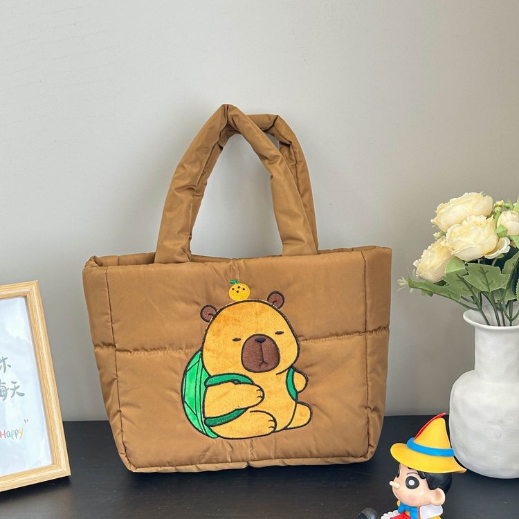 Wholesale of new Capibara handbags, large-capacity tote bags, casual and versatile toy figurines, and commuter single-shoulder bags Application Scenario
