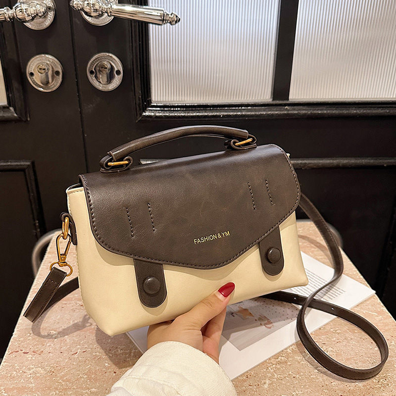 Retro casual hand-held small square bag for women 2024 new style, popular and versatile casual single-shoulder bag, high-end commuter bag for women details Picture